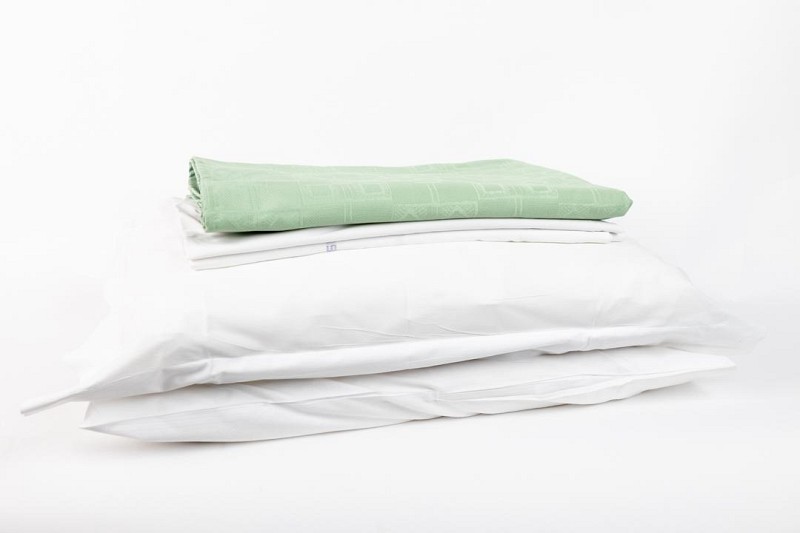 Linen Set With Green Patterned Bedcover